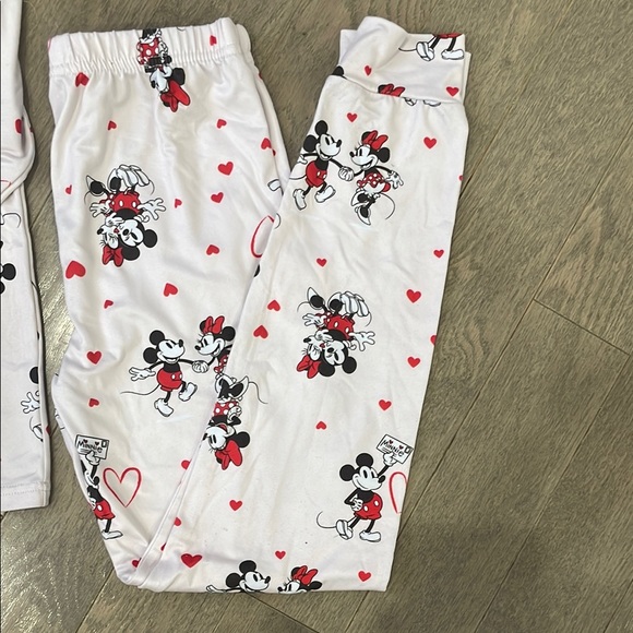 Disney Minnie Mouse Kids Pajamas with Mickey and Minnie Mouse Print - Picture 6 of 13